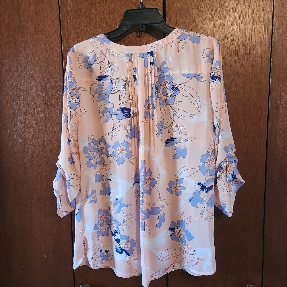 Light pink floral blouse - Picture 3 of 3